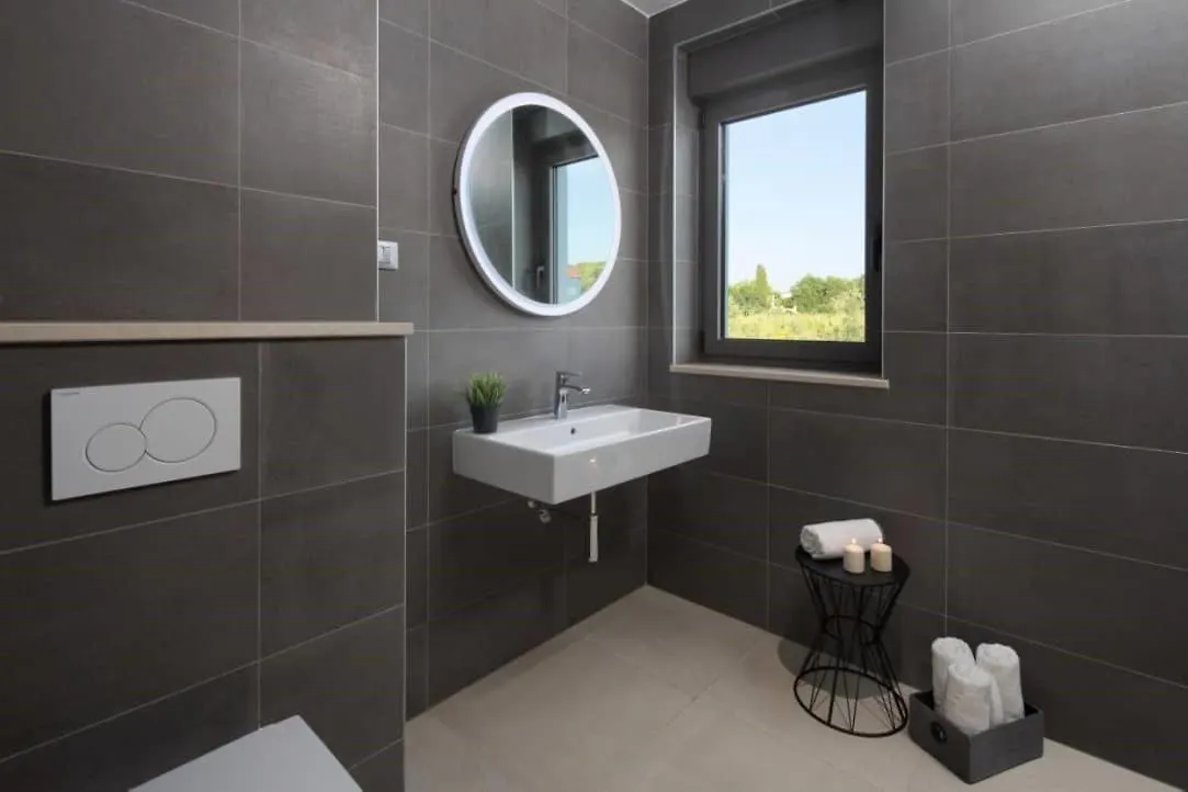 Villa Fasana - Penthouse Apartments With Jacuzzi Fažana ゲストハウス